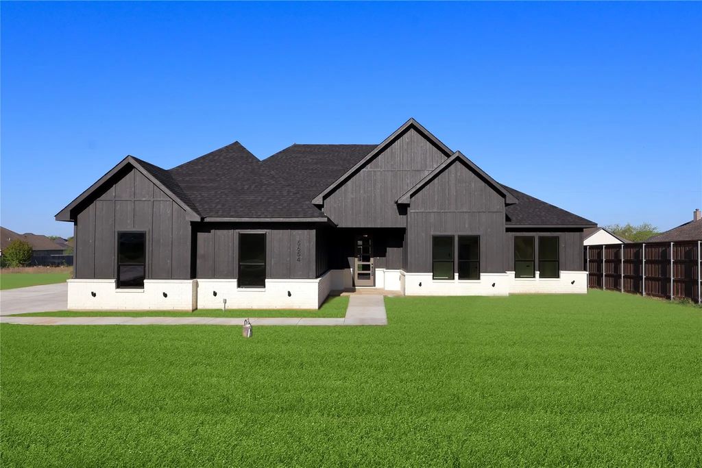 5654 Herkes Court, Fort Worth
