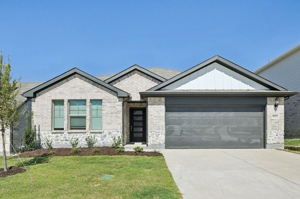 6624 Valley Lake Lane, Fort Worth