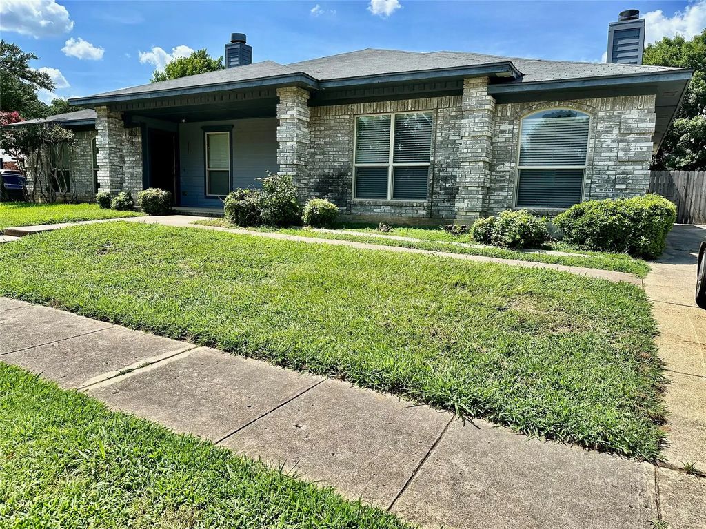 2305 Dalewood Lane, Bedford
