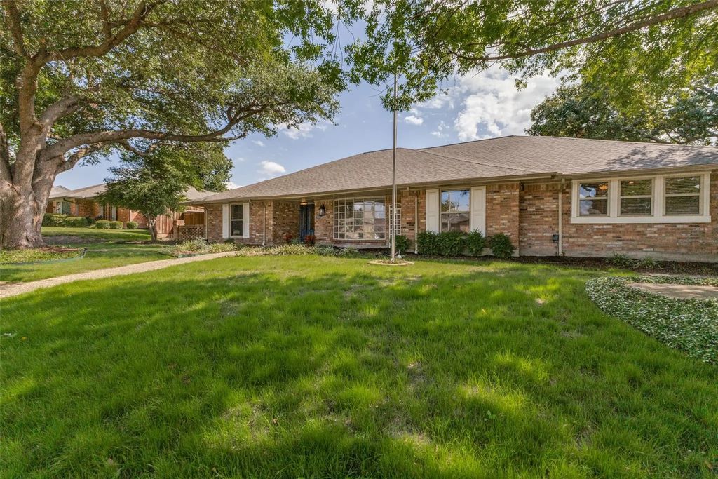 7024 Roundrock Road, Dallas