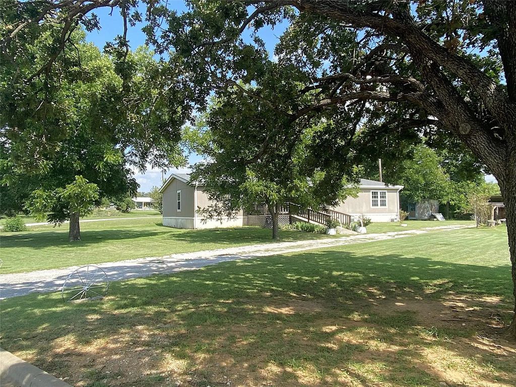 206 E 18th Street, Cisco