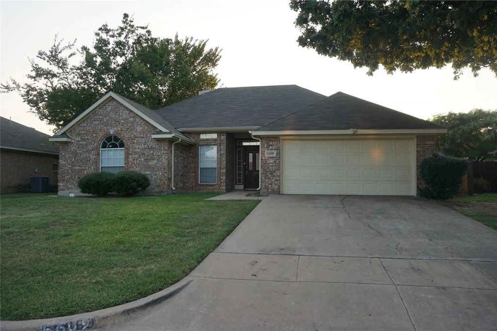 5609 Guadalajara Drive, North Richland Hills