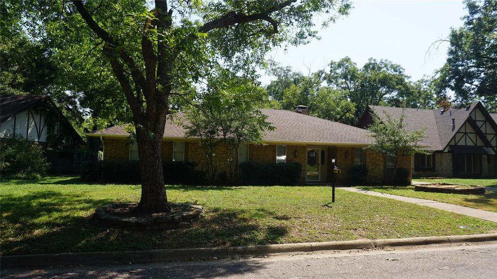 2909 Kircaldy Court, Arlington