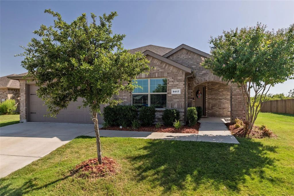 9417 Fox Hill Drive, Fort Worth