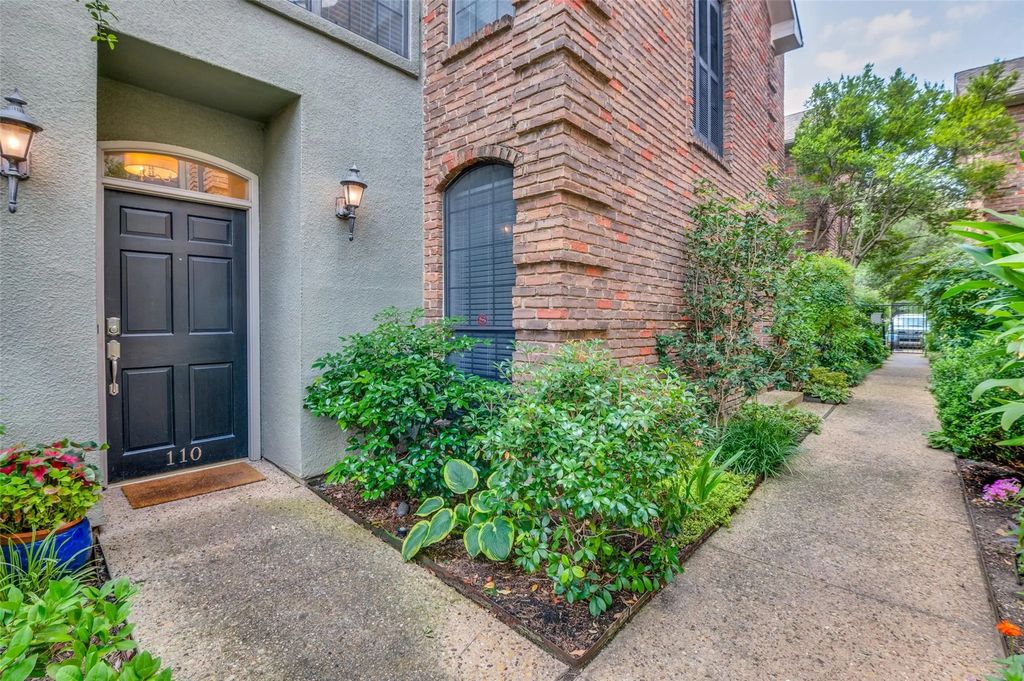 3918 Holland Avenue 110, Dallas