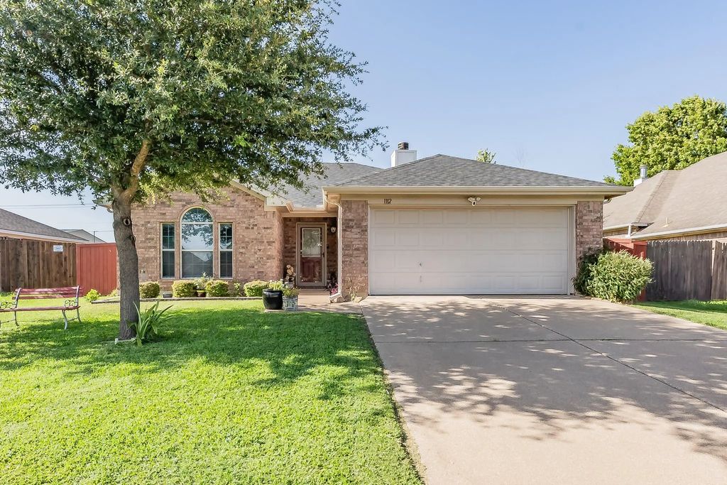 1112 Whispering Meadows, Crowley