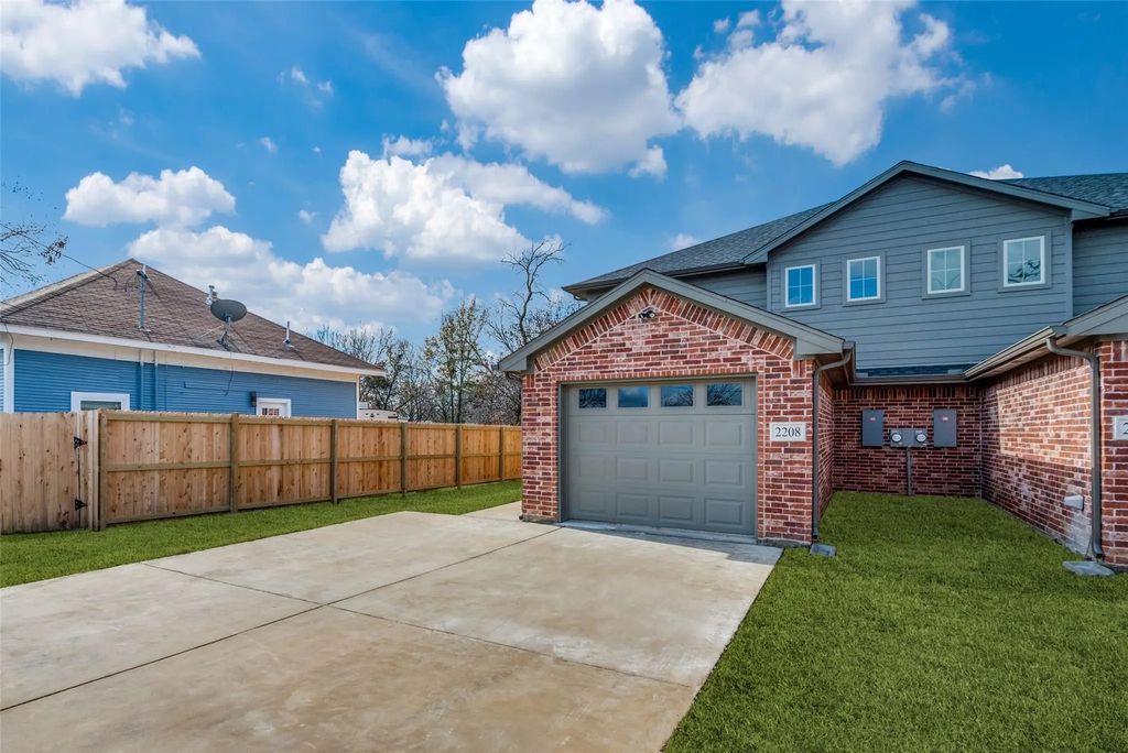 2212 N Hickory Street, Sherman