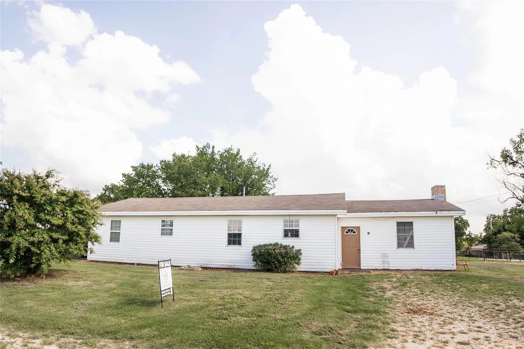 309 W Mill Street, Montague