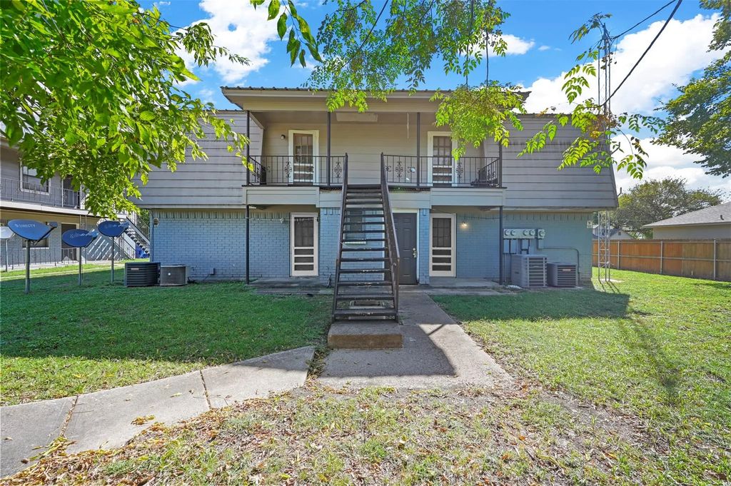 503 N Morris 3, Terrell