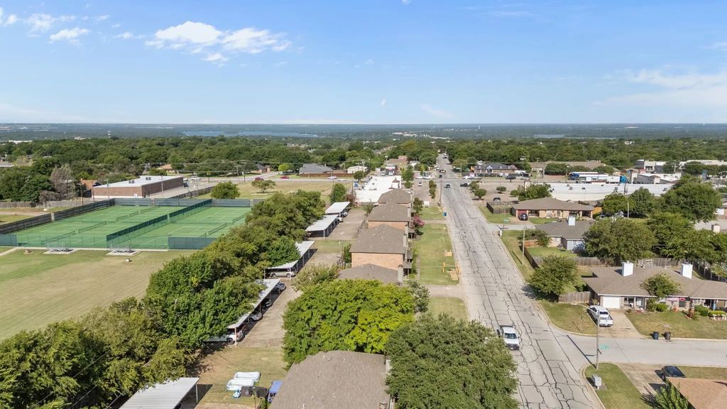 5841 Shadydell Drive, Fort Worth