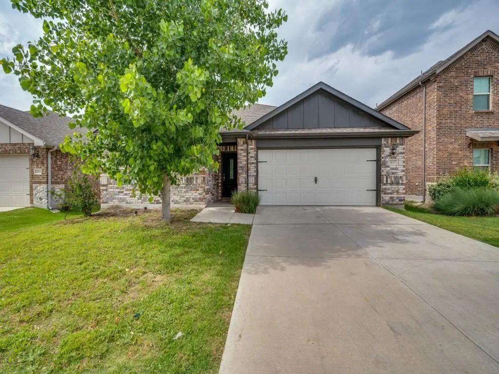 1617 Gold Mine Trail, Aubrey