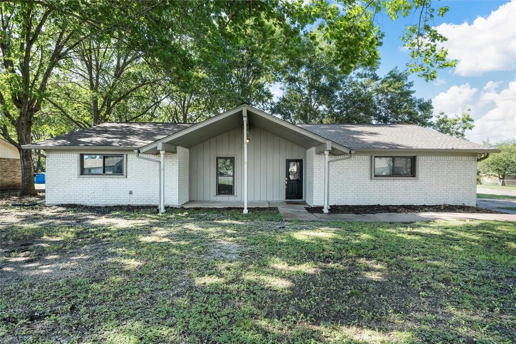 220 Ivy Lane, Hewitt