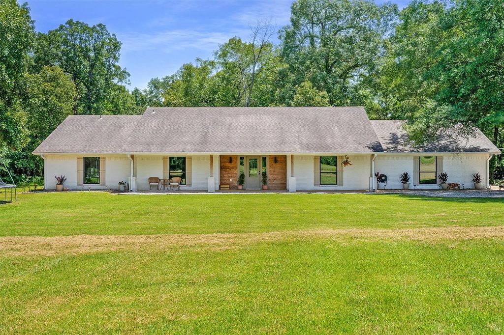 952 Fm 906 E, Powderly