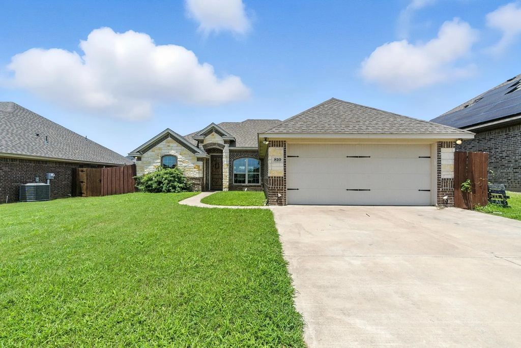 810 Acadia Court, Tolar