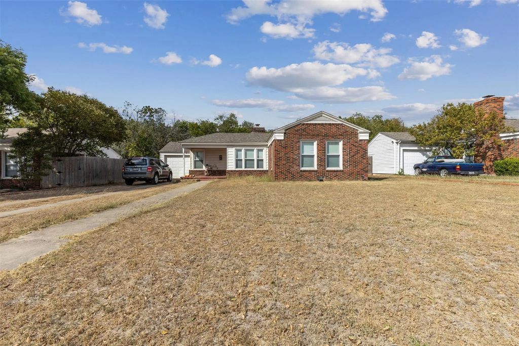 6412 Camp Bowie Boulevard, Fort Worth