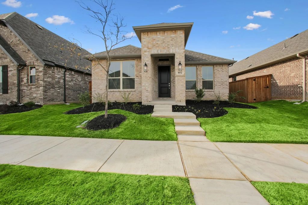 1032 South Hill Drive, Crowley