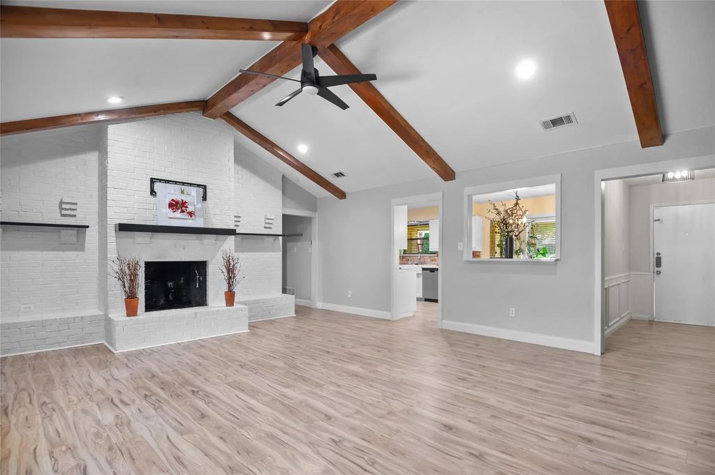 913 Kensington Court, Bedford