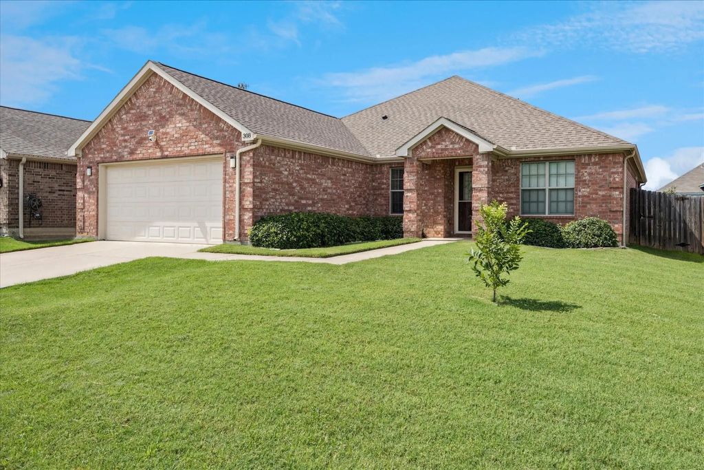 308 Valley Drive, Aubrey