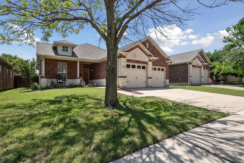 2304 Clairborne Drive, Fort Worth