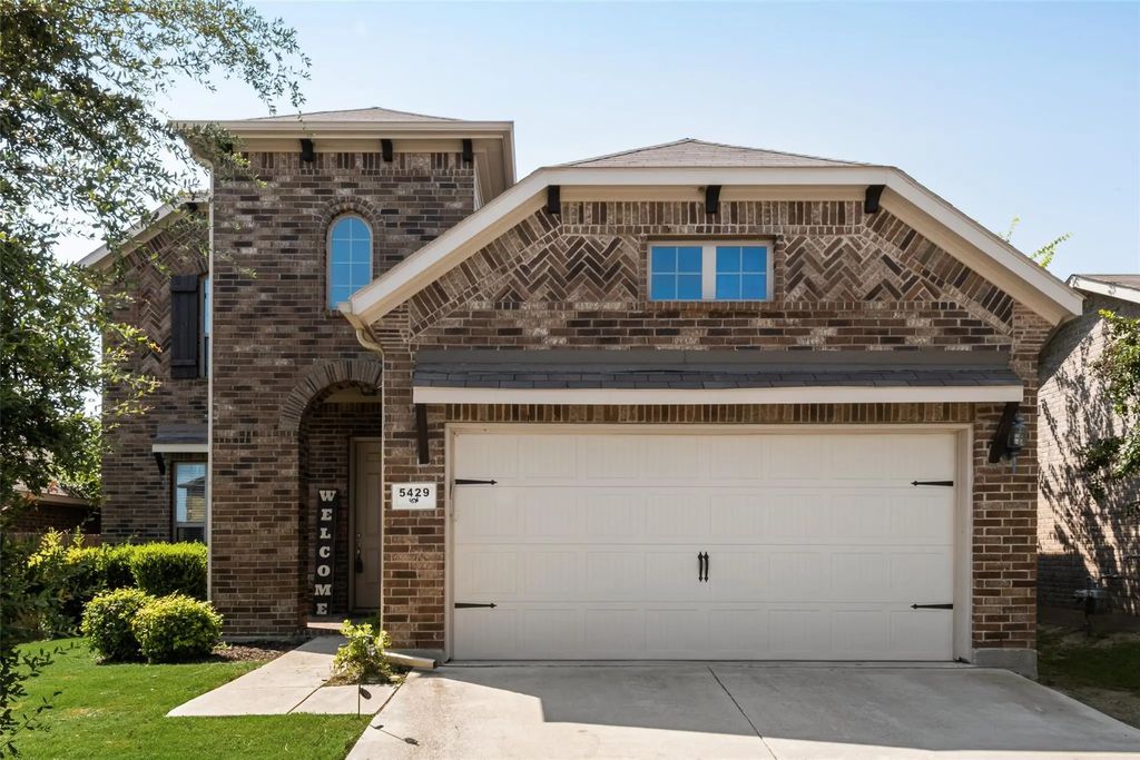 5429 Tuxbury Pond Drive, Fort Worth