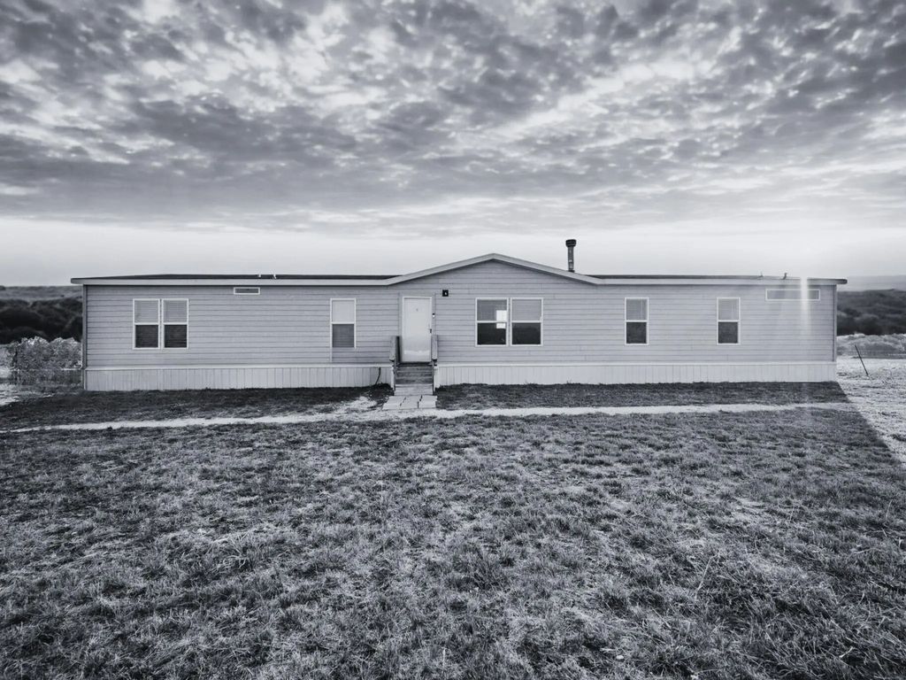 10026 County Road 4350, Frost