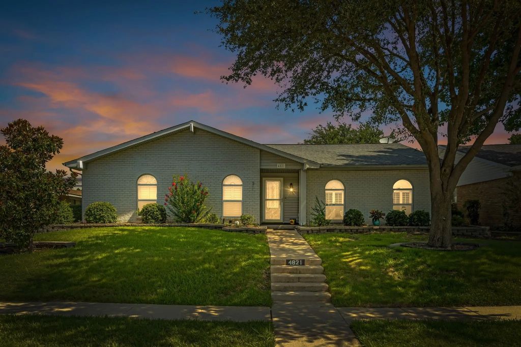 4821 Strickland Avenue, The Colony