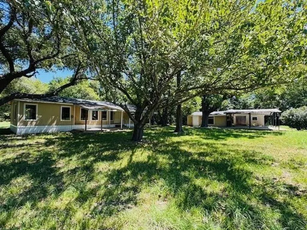 22565 Fm 148, Kemp