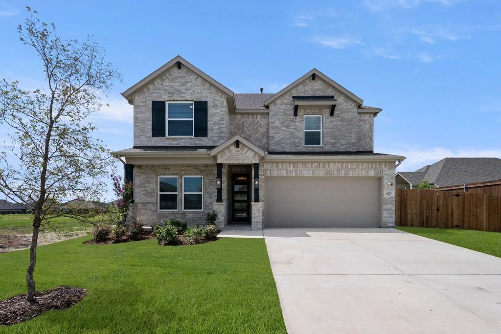 620 Red Maple, Waxahachie