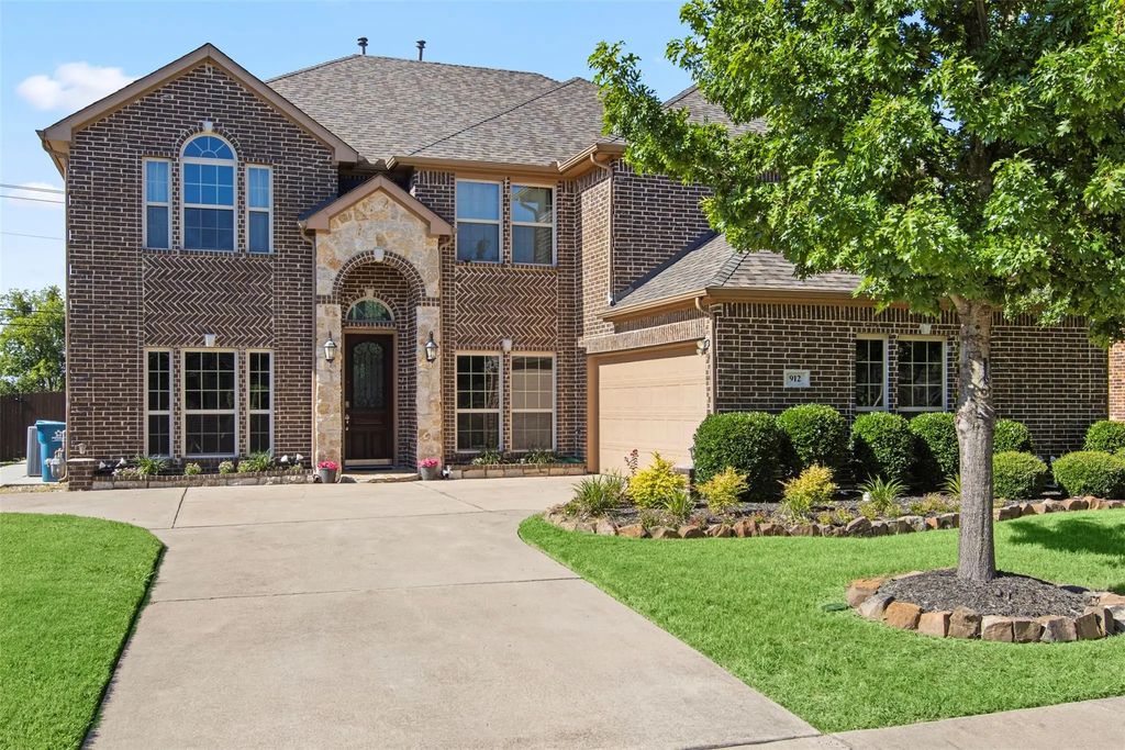 912 Danbury Drive, DeSoto