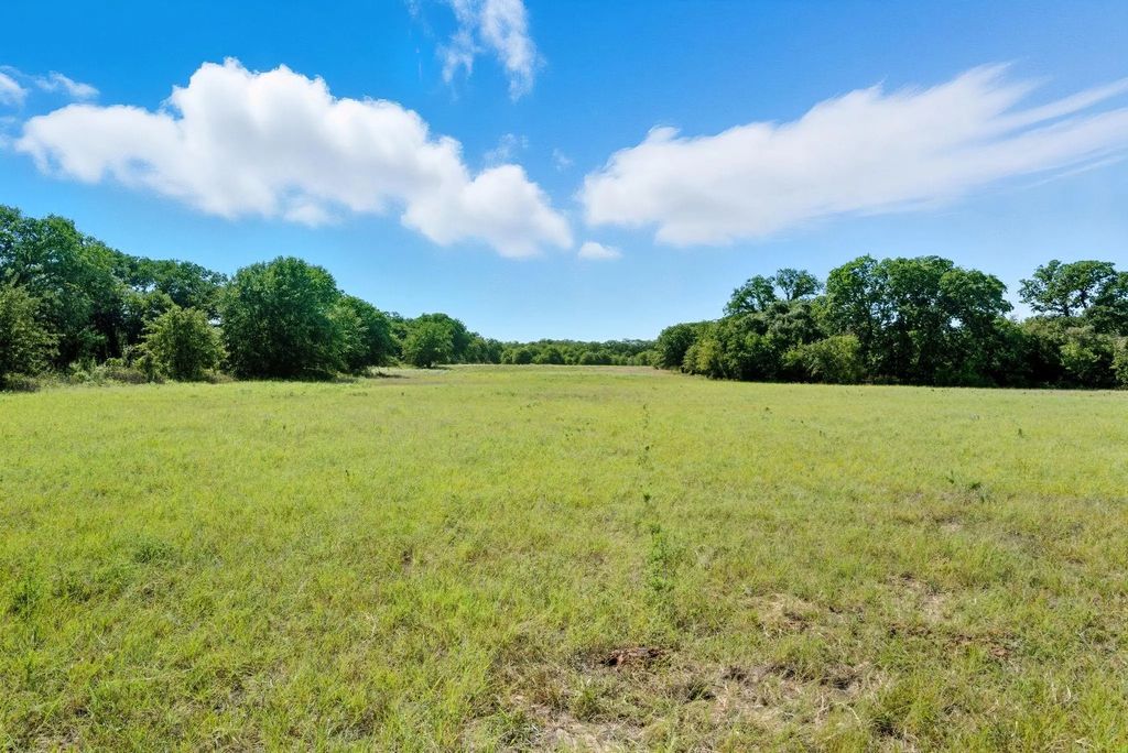 2200 Addison Road, Lipan