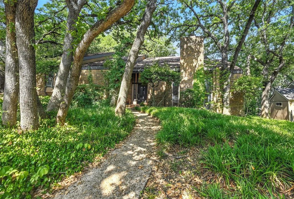 2200 Wilson Drive, Arlington