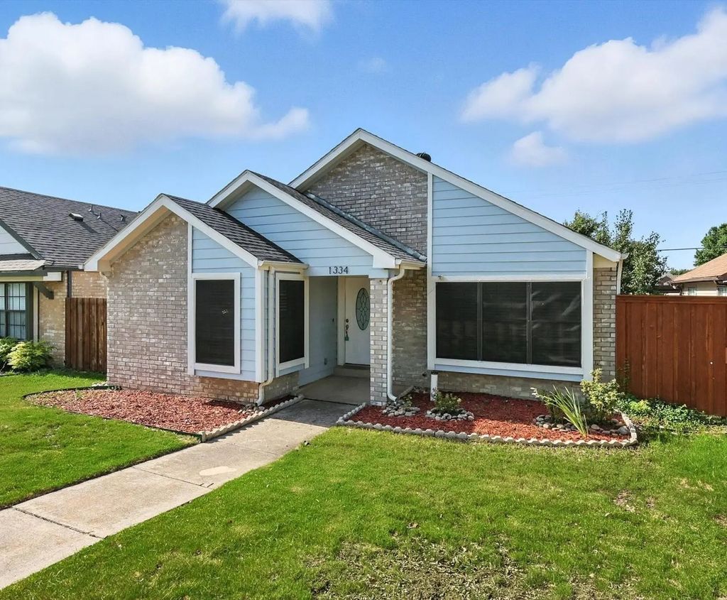 1334 Cedar Ridge Drive, Lewisville