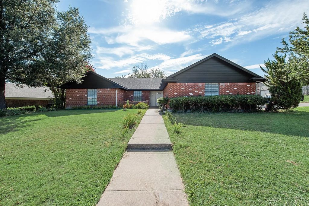3817 Misty Meadow Drive, Fort Worth