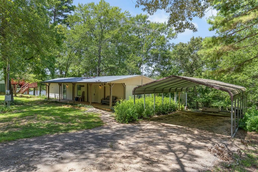 277 Private Road 52436, Pittsburg