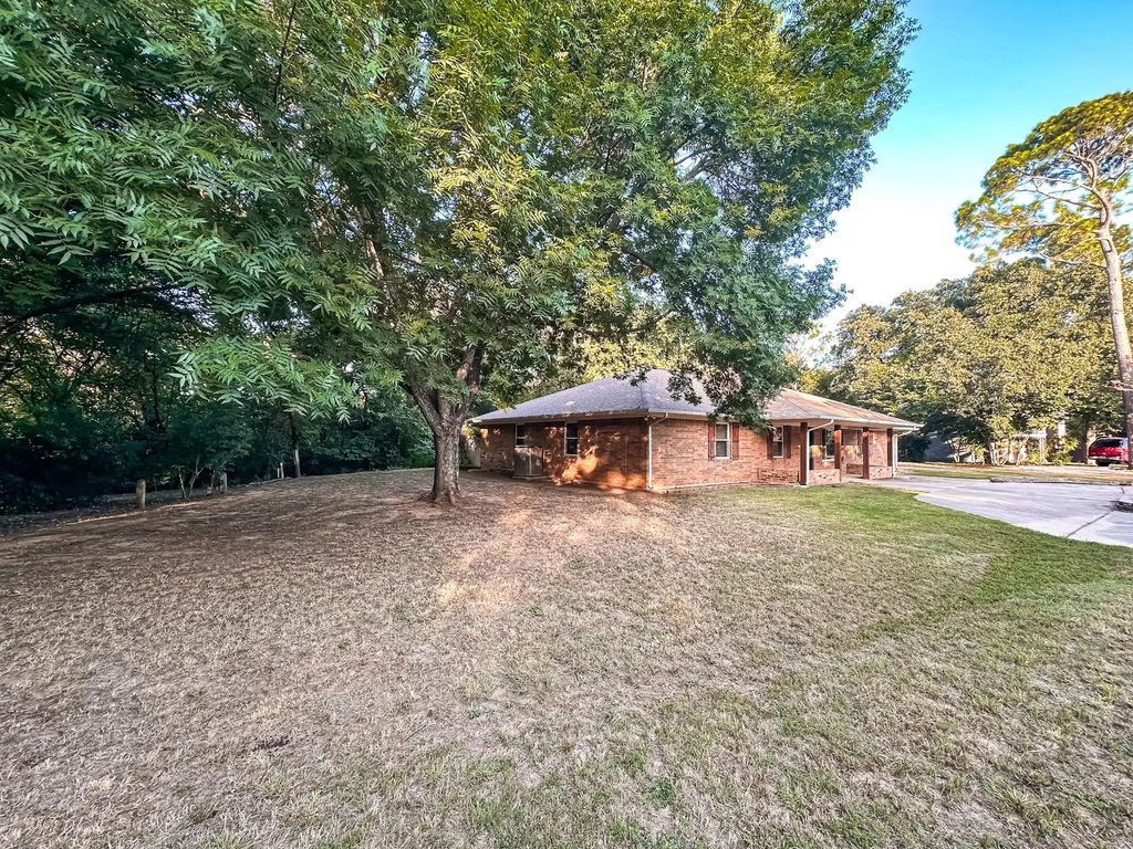 6616 Crooked Lane, Flower Mound