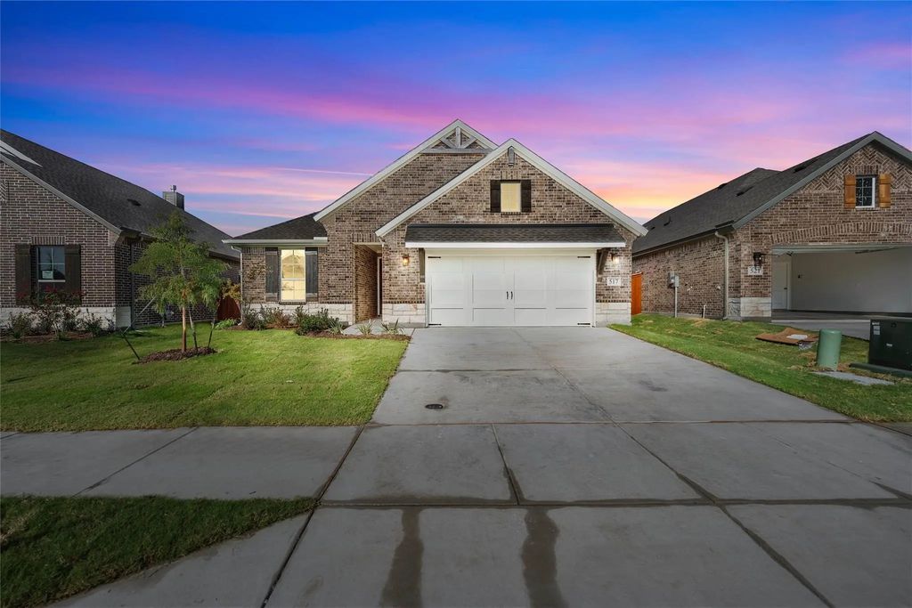 517 Pickett Creek Drive, Aledo