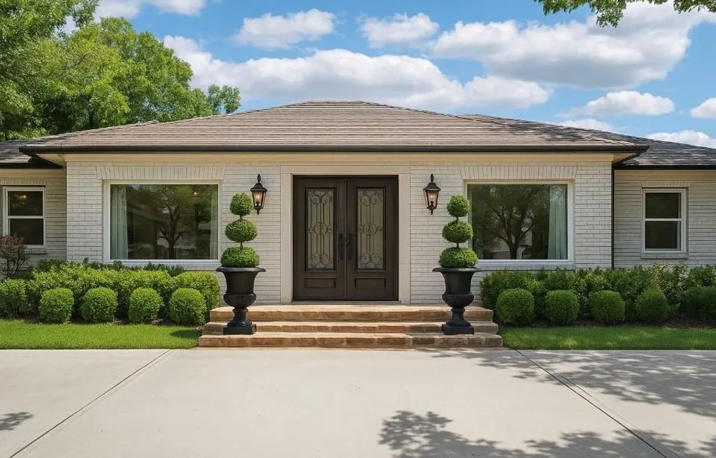 7023 Lupton Drive, Dallas