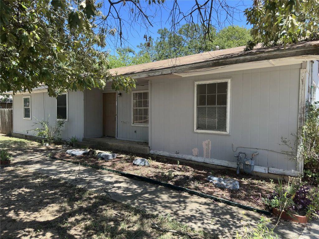611 S Ruddell Street, Denton