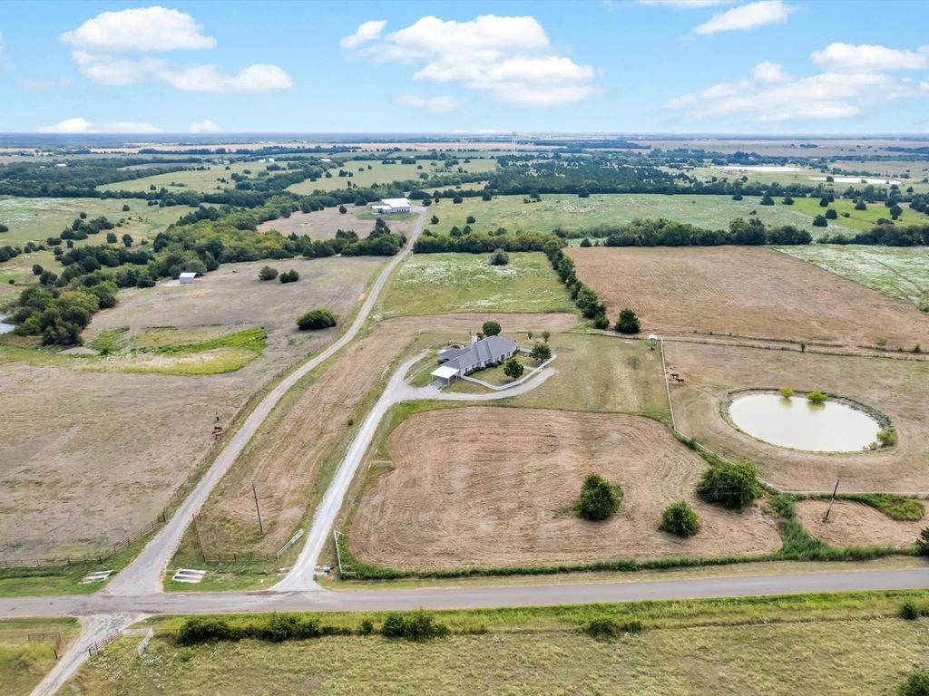 6859 County Road 1140, Leonard