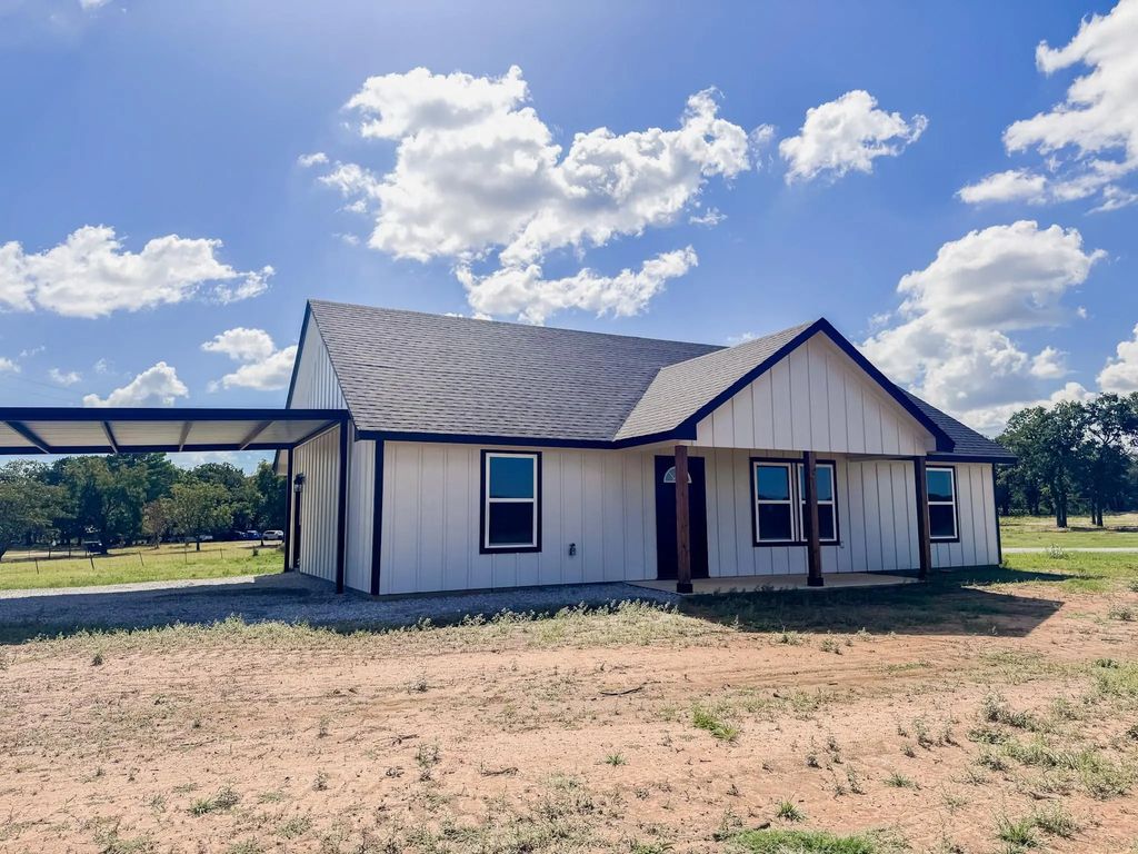 125 Agnes Circle, Springtown