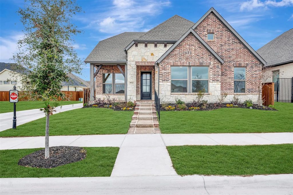 9713 Dahlia Boulevard, Mesquite