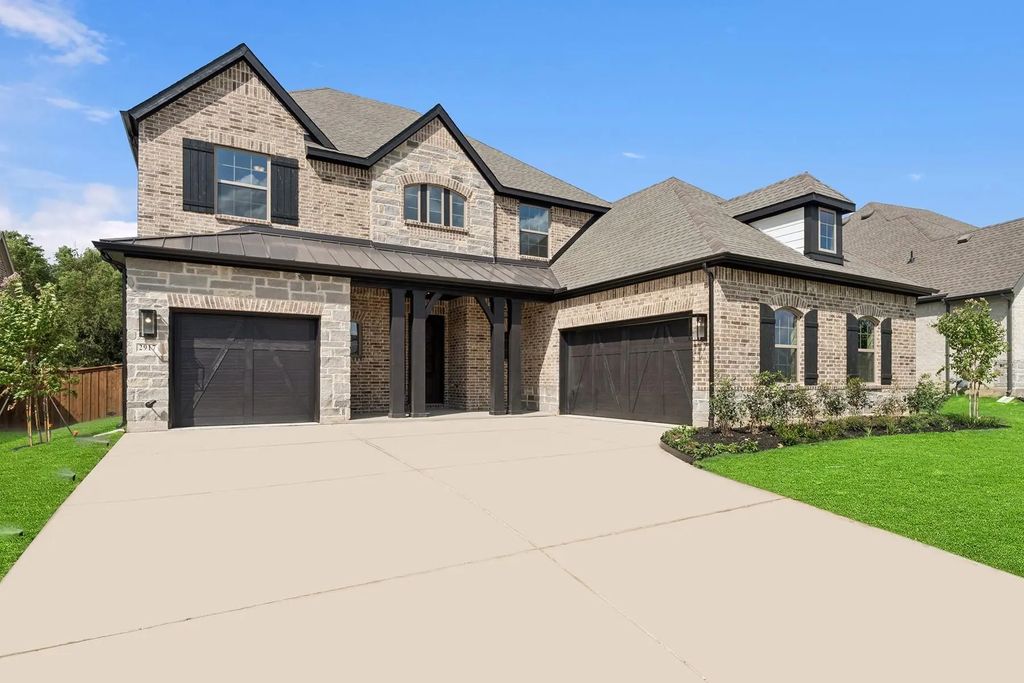 2917 Long Trail, Mansfield