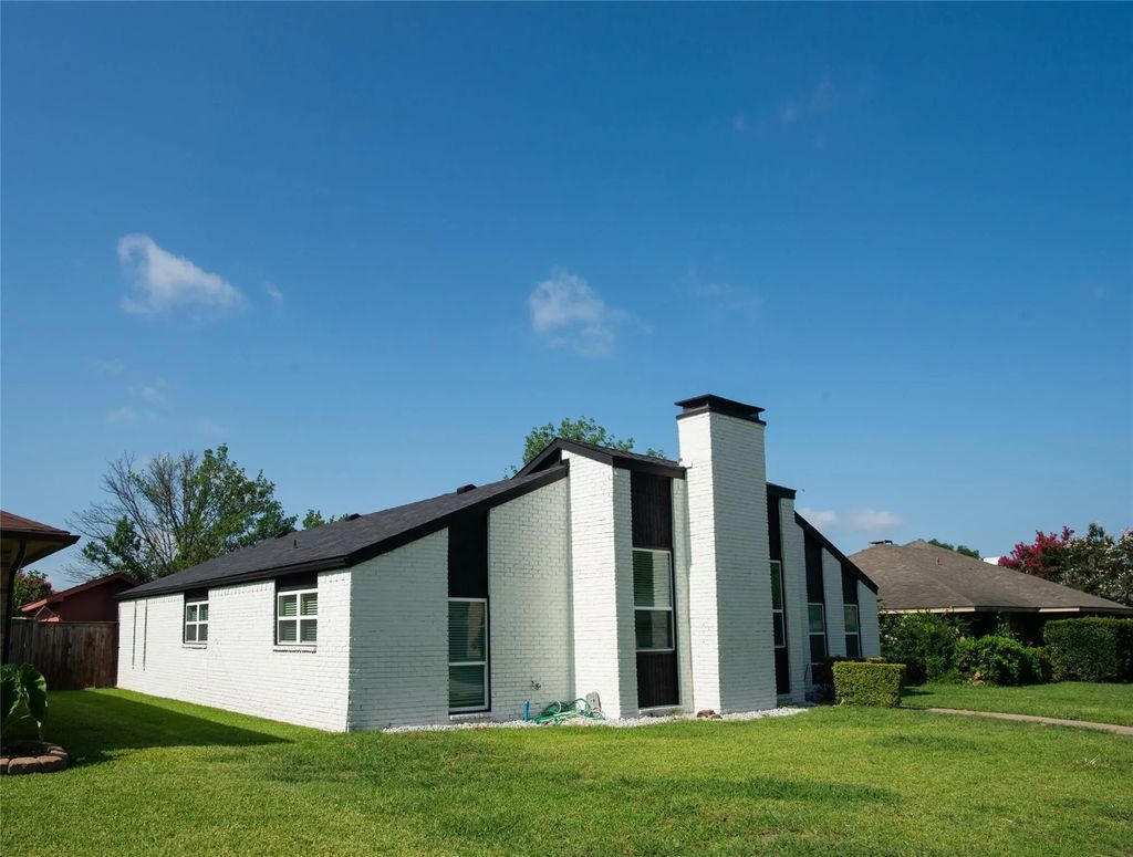 2214 Roundrock Drive, Carrollton