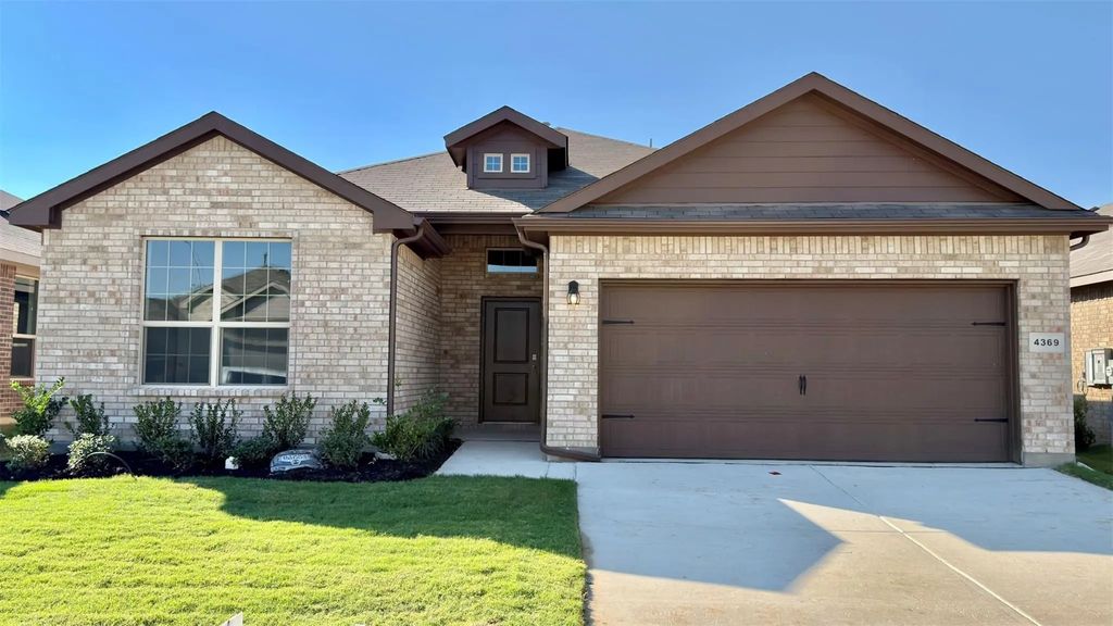 4369 Mill Stream Lane, Fort Worth