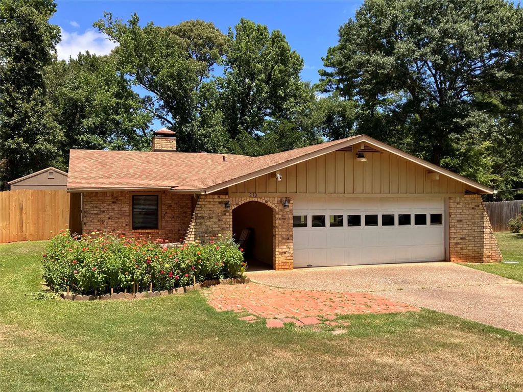 210 Woodhaven Drive, Whitehouse
