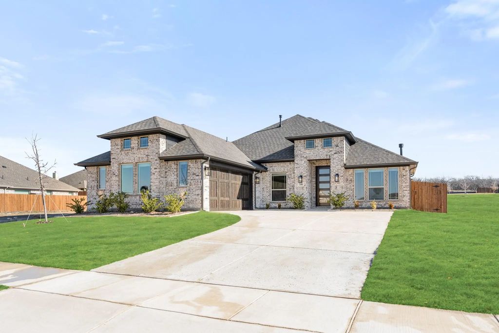 340 Alina Street, Burleson
