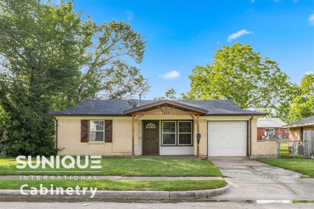 1320 Longview Street, Mesquite