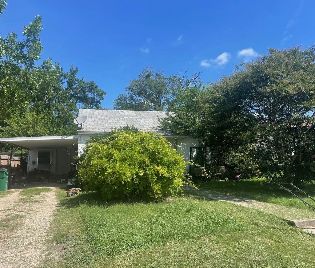 1509 E Texas Avenue, Mart