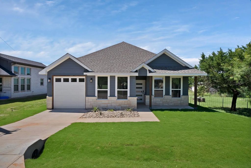 2528 Deer Trail, Granbury