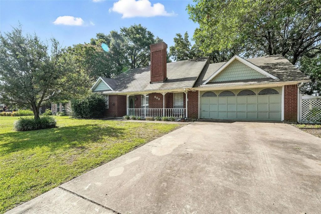 523 Highland Oaks Drive, Greenville